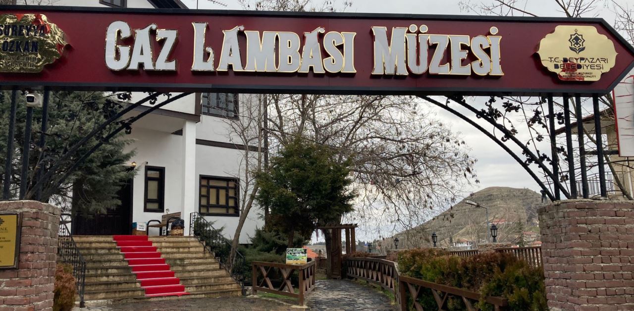 Dünyanın ilk Gaz Lambası Müzesine turistler yoğun ilgi gösteriyor