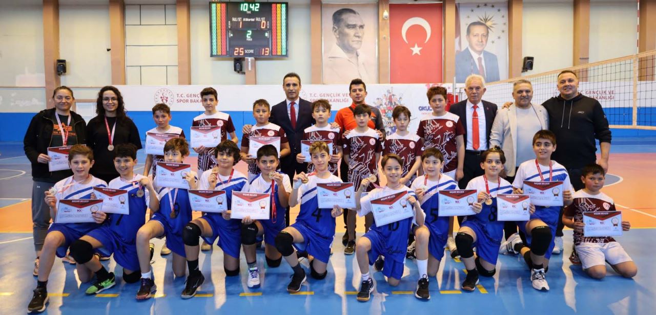 Okul Sporları Küçükler Voleybol Grup Müsabakaları sona erdi