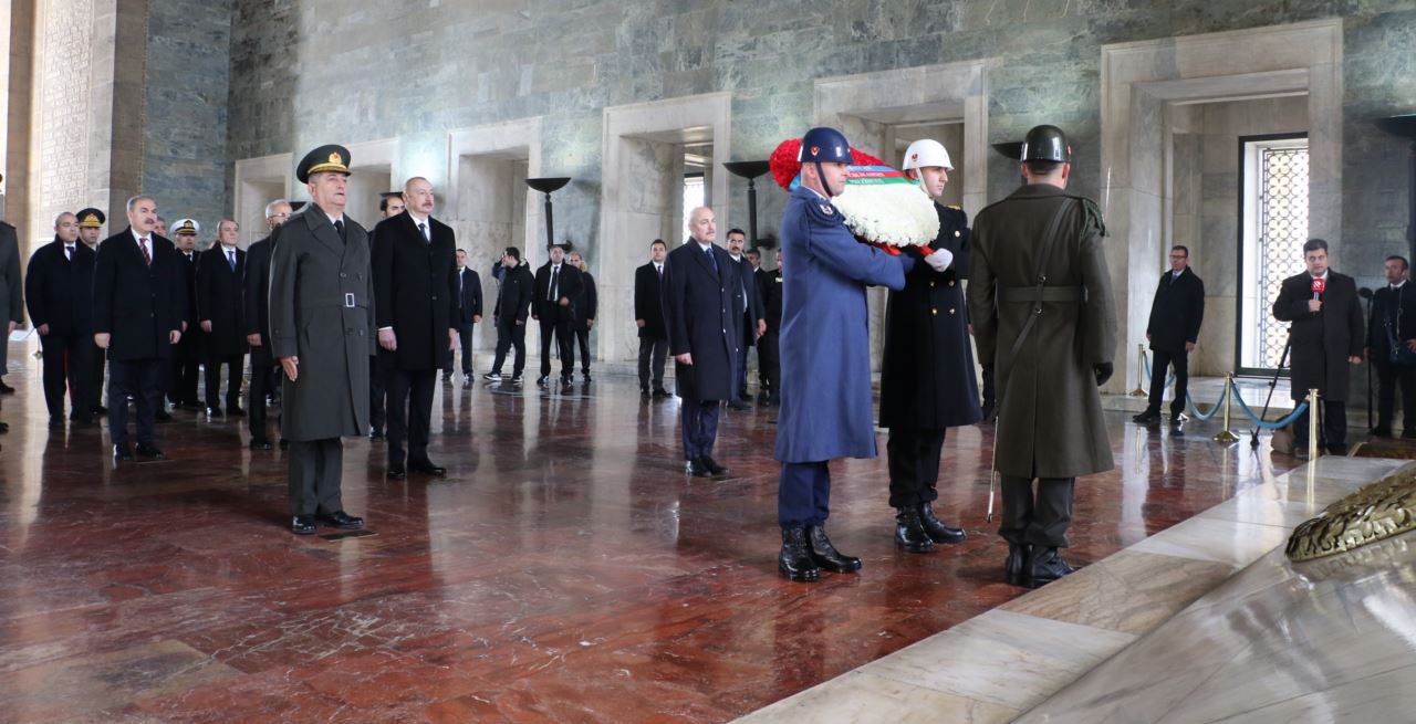 5'inci kez Cumhurbaşkanı seçilen Aliyev, Anıtkabir ziyaretindeydi