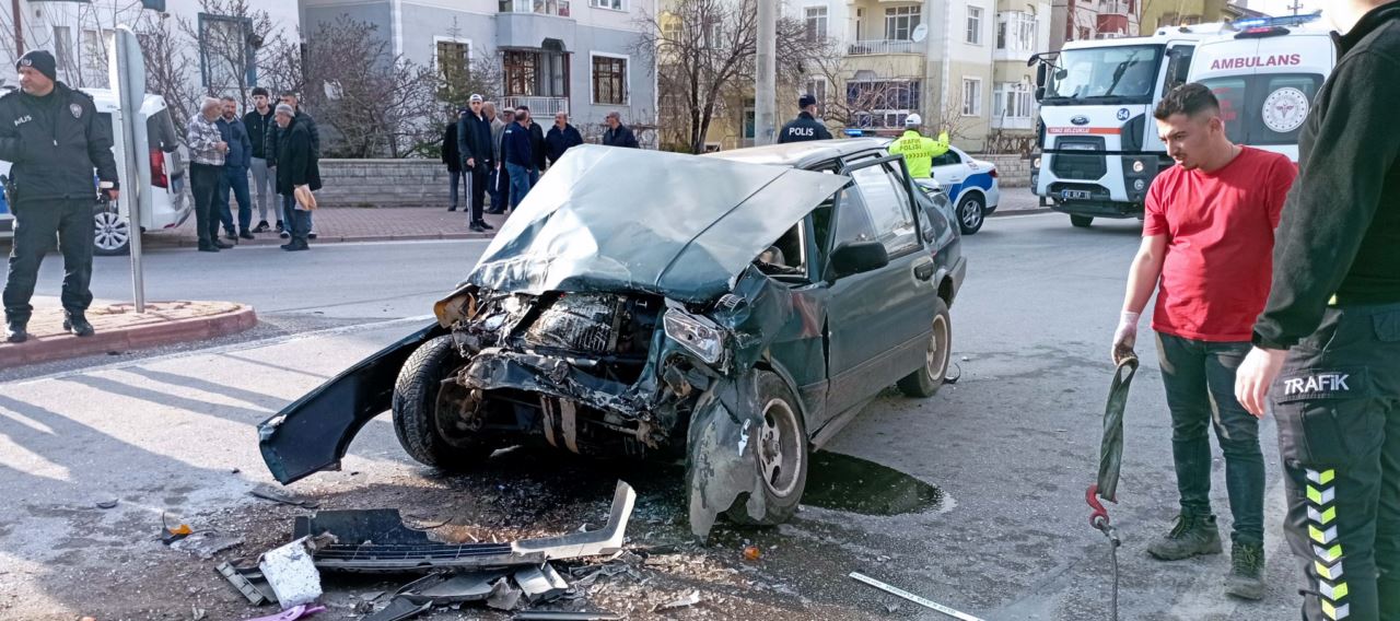 Konya'da feci kaza: 1 kişi hayatını kaybetti, 2 kişi yaralandı