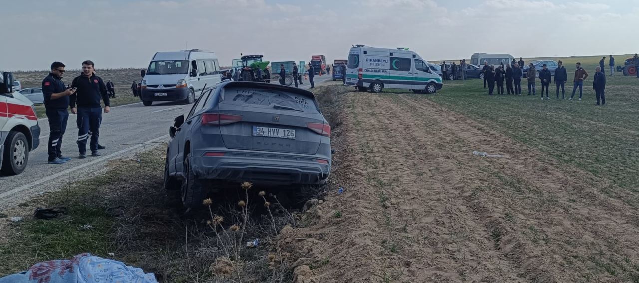 Konya'da traktörle otomobilin çarpışması sonucu 2 kişi feci şekilde can verdi