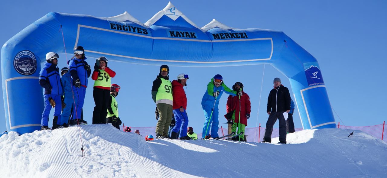 Diplomatik Kayak ve Snowboard Yarışı gerçekleştirildi