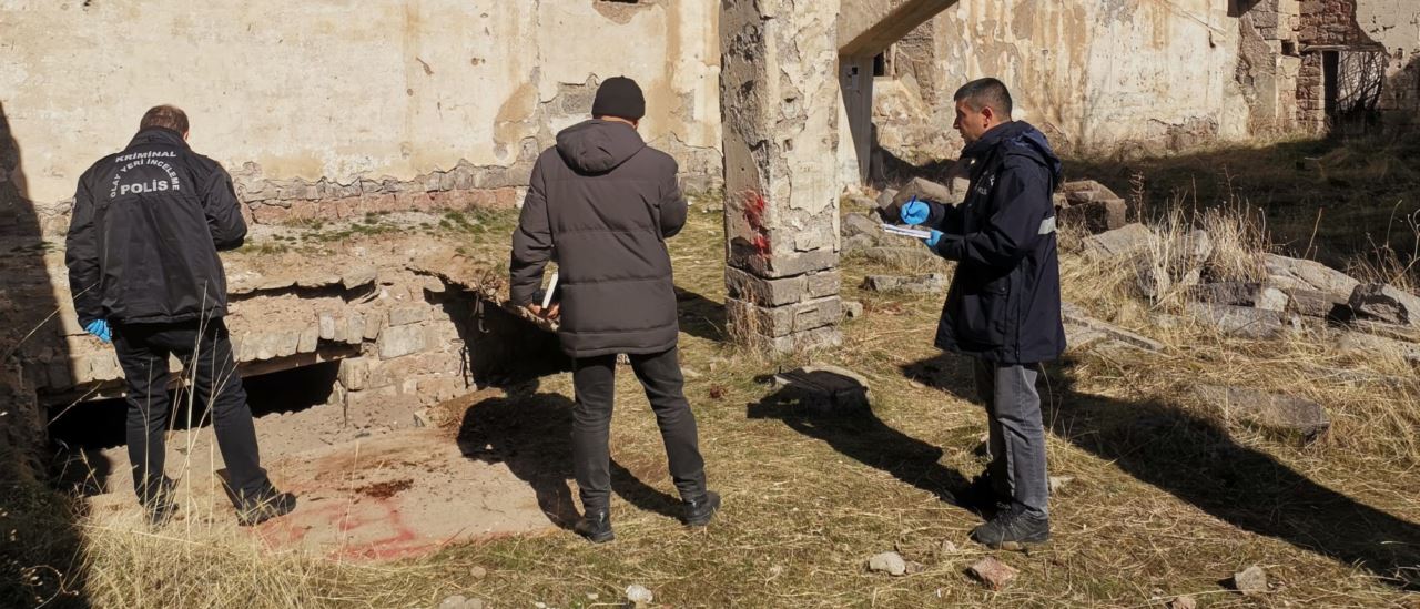 Tarihi kilisede kazı yapan 3 kişi suçüstü yakalandı