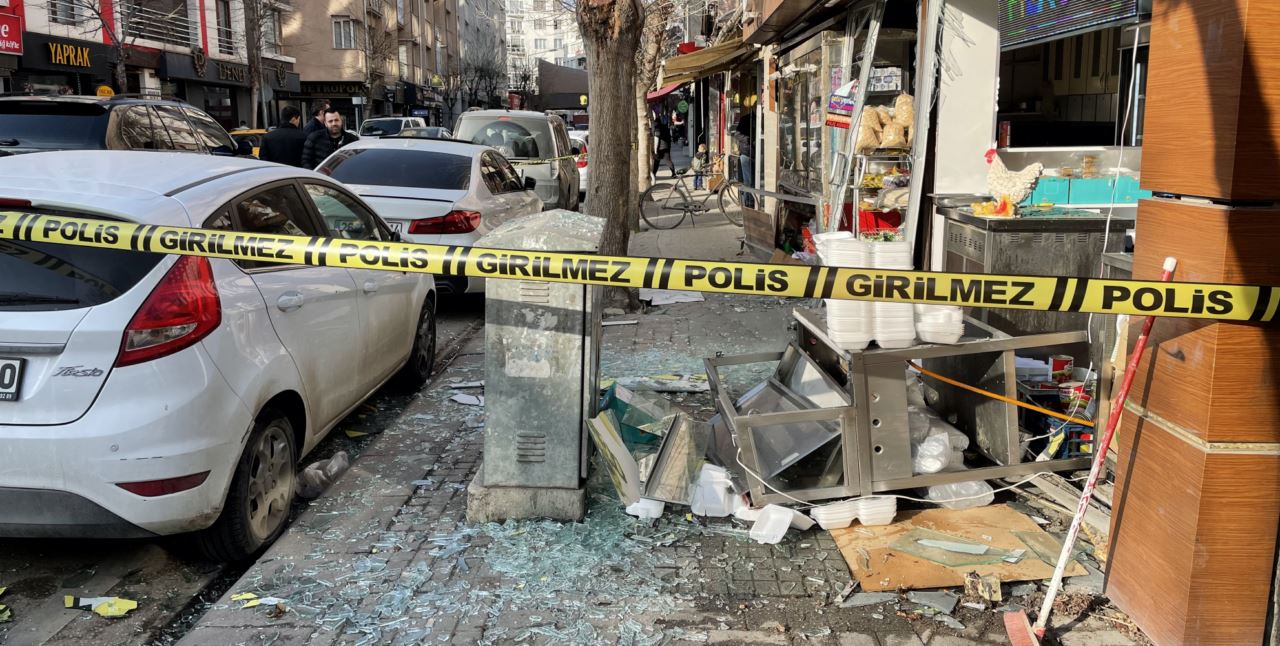 Doğalgaz patlamasının meydana geldiği işyerinde hasar oluştu