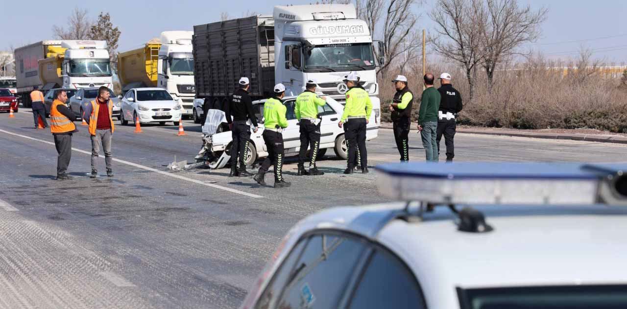 Konya'da feci kaza! Sürücü ve eşi hayatını kaybetti