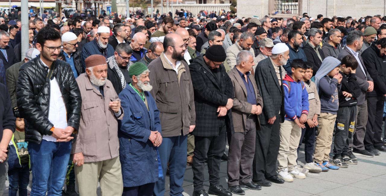 Konya’da İsrail'in yardım konvoyuna saldırısında yaşamını yitirenler için gıyabi cenaze namazı kılındı