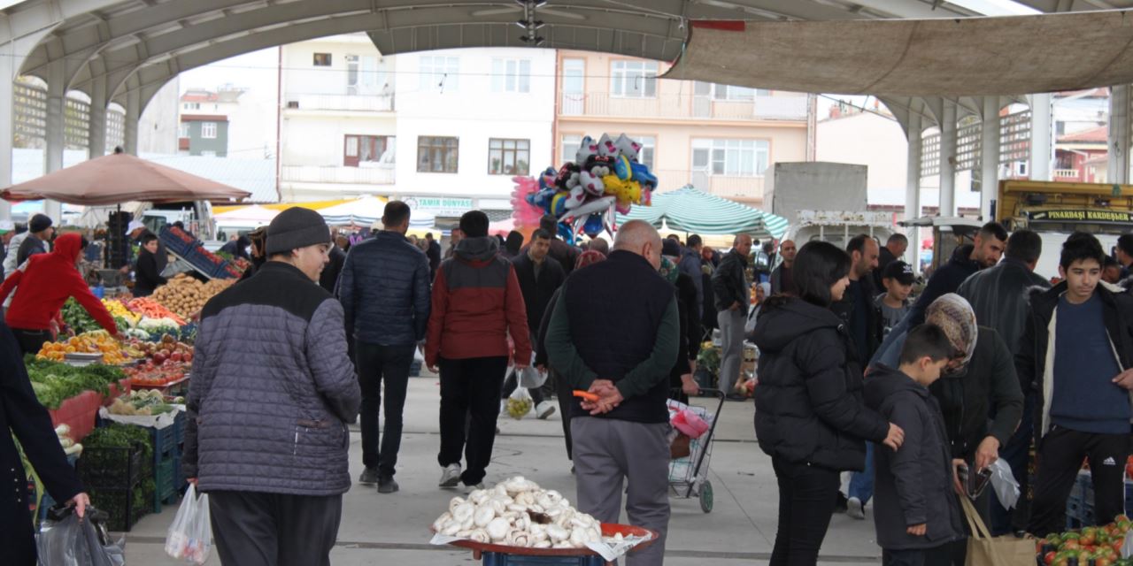 Sarayönü esnafı tam kapalı pazar yeri istiyor