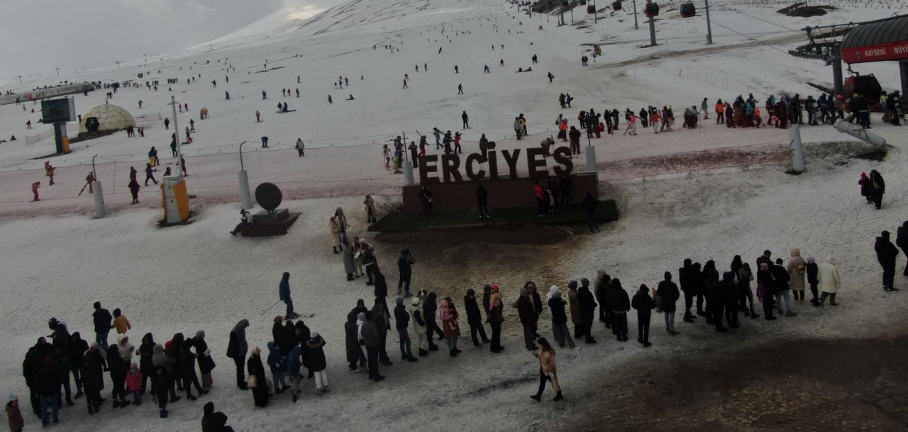 Erciyes hafta sonu turistlerin akınına uğradı