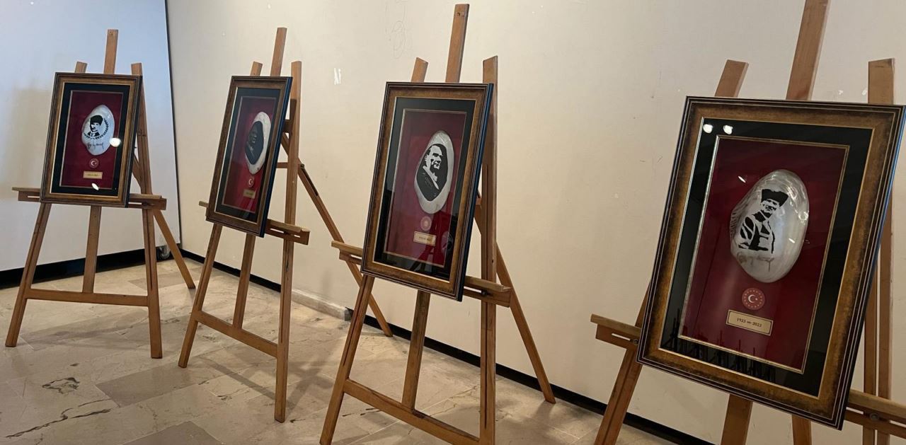 Sedat Erdem'in 'Midyeye İşlenen Atatürk Portreleri' sergisi açıldı