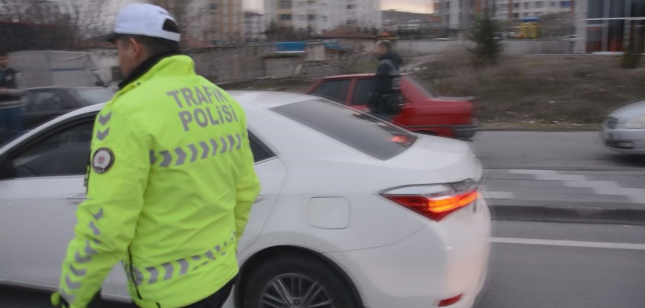 Polis ekipleri trafik magandalarına geçit vermiyor