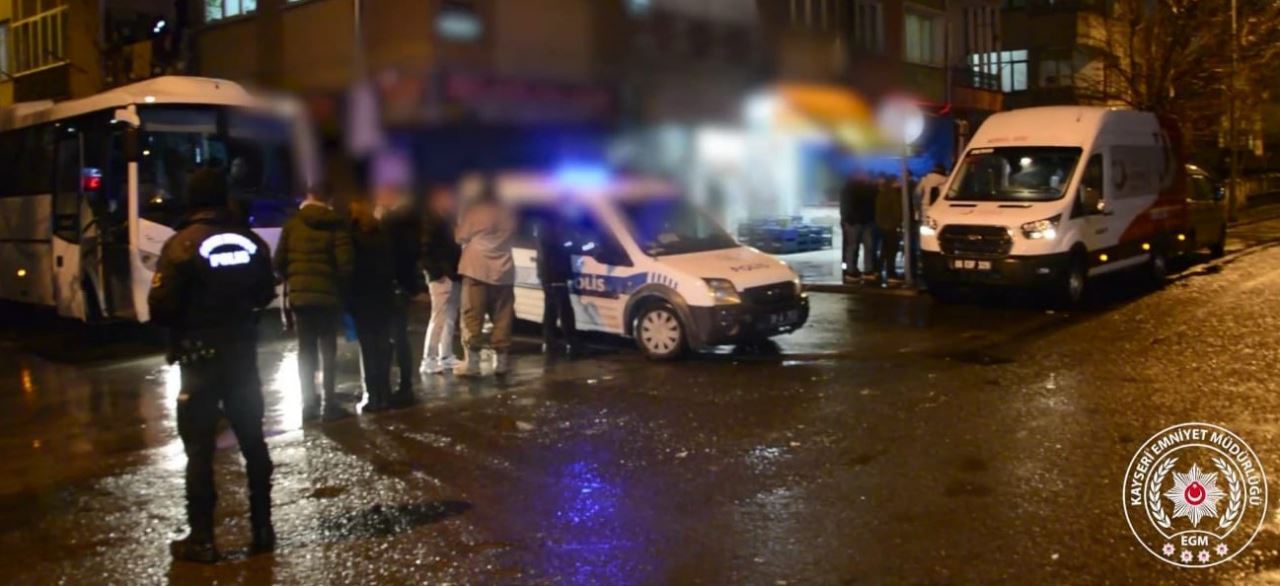 Kayseri polisi Düzensiz Göç ile Mücadele'de Huzur Uygulaması düzenledi