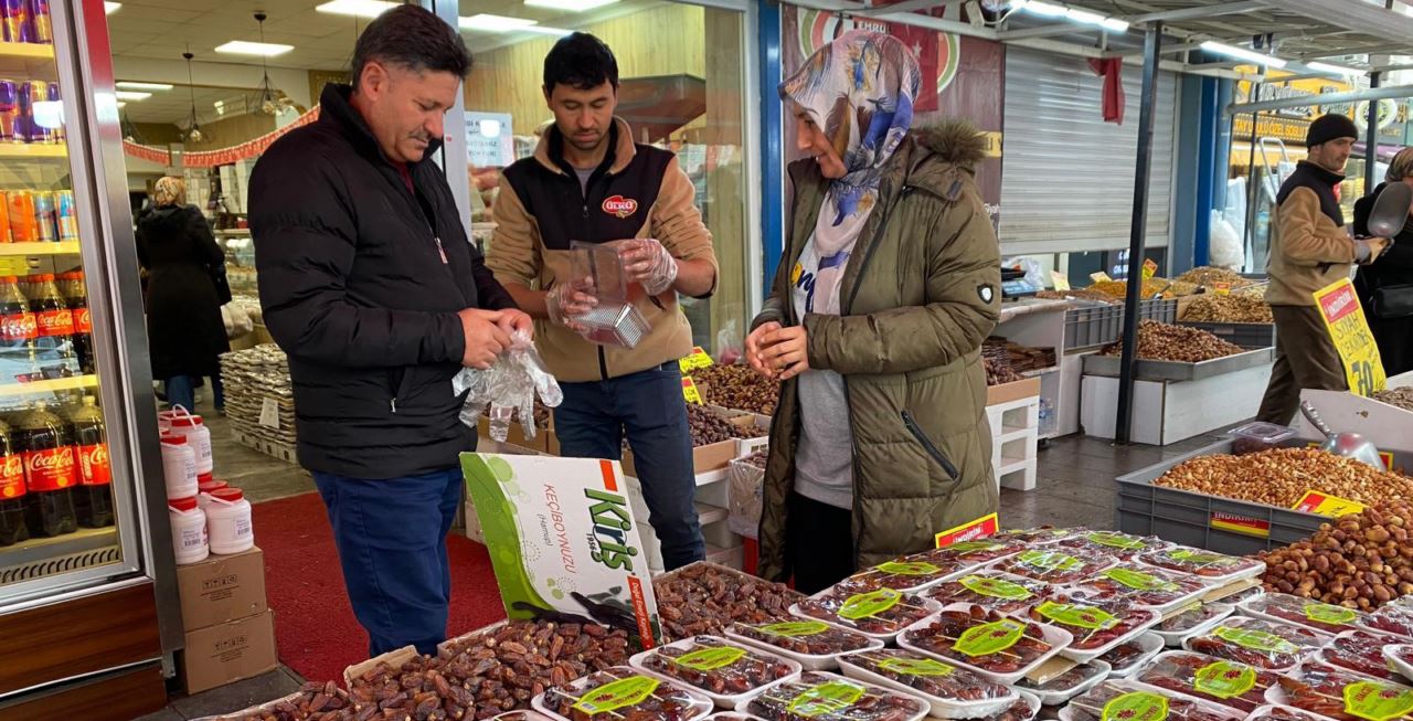 Ramazanın gelmesiyle hurma da tezgahlarda yerini aldı