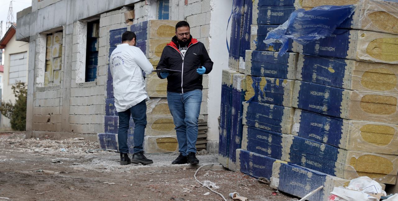 Asansör işçisi inşaatın 10. katından düşerek ağır yaralandı