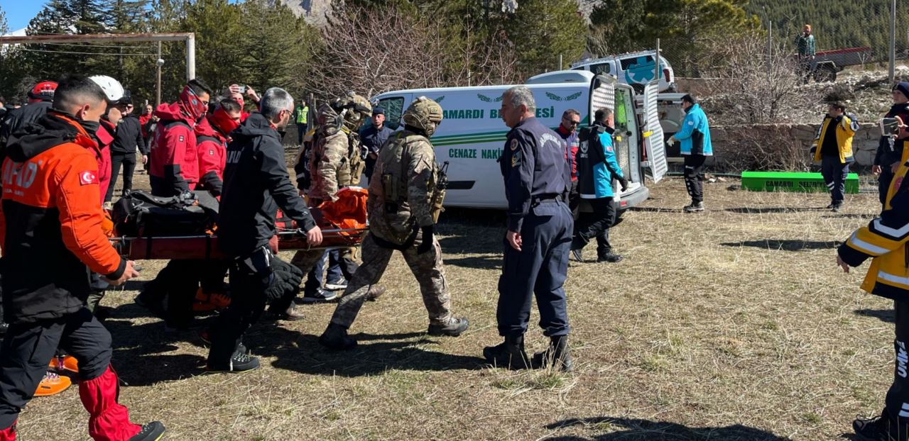 Aladağlar'da hayatını kaybeden rehberin cenazesi helikopterle alındı