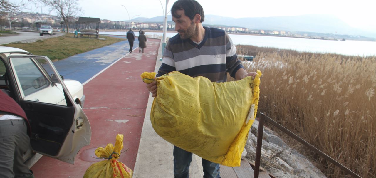 Av yasağının başlaması sebebiyle balıkçılar ağlarını topluyor