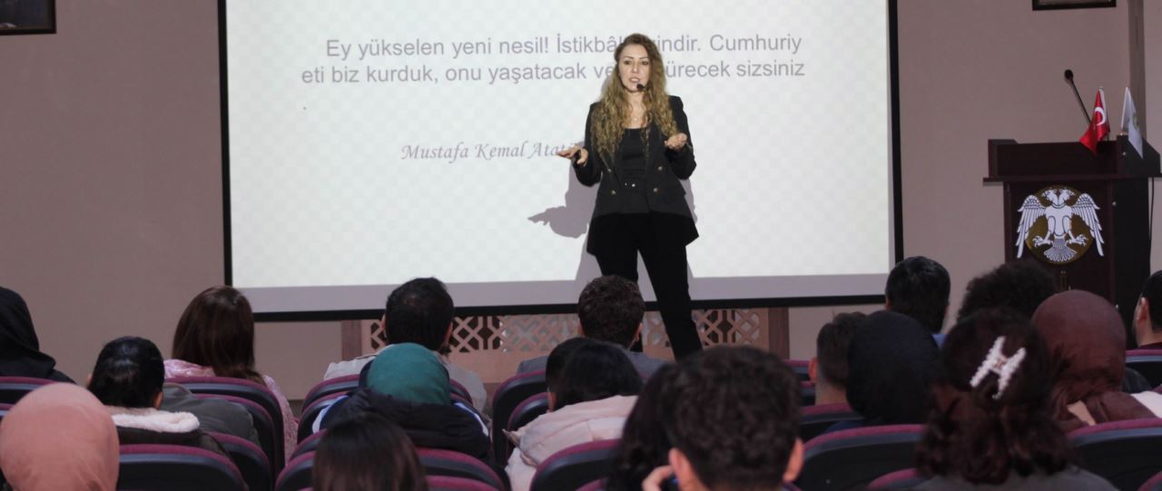 Karapınar'da "Hızlı Okuma ve Teknikleri" konulu konferans gerçekleştirildi