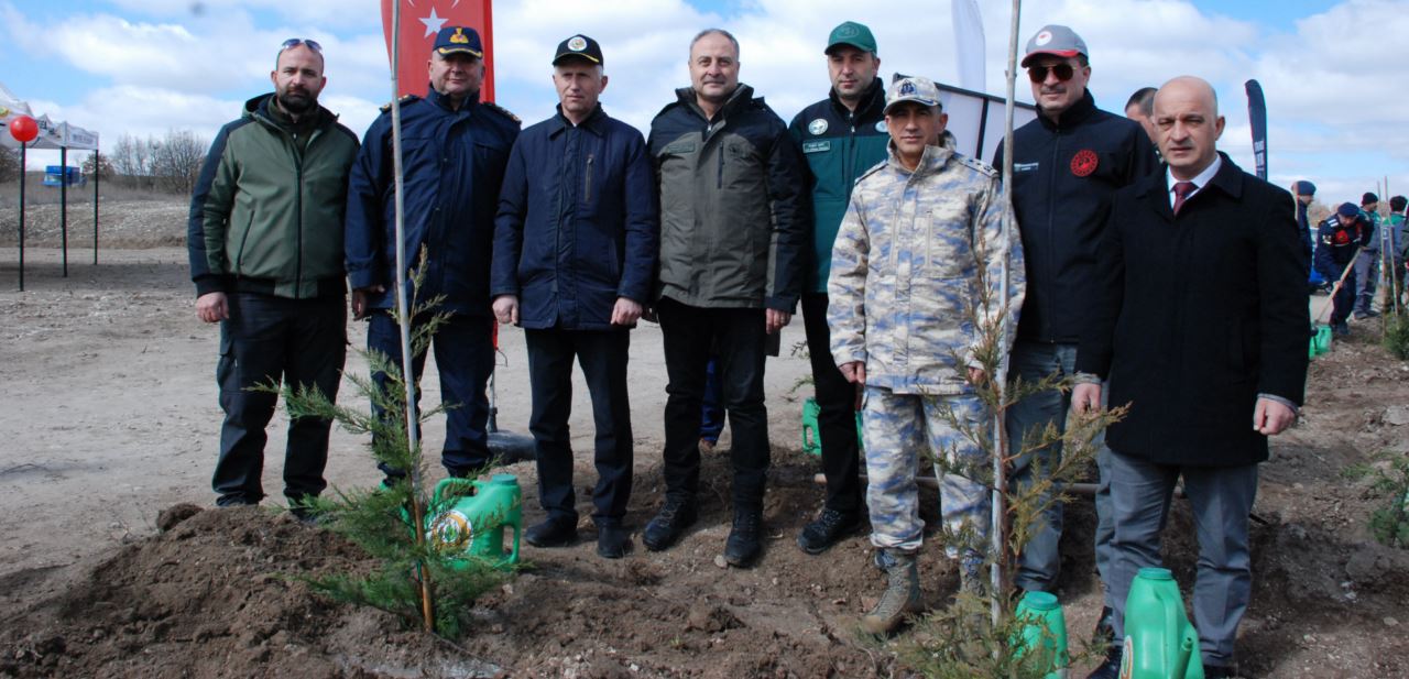 Eskişehir'de 21 Mart Dünya Ormancılık Günü'nde 8 bin fidan toprakla buluştu