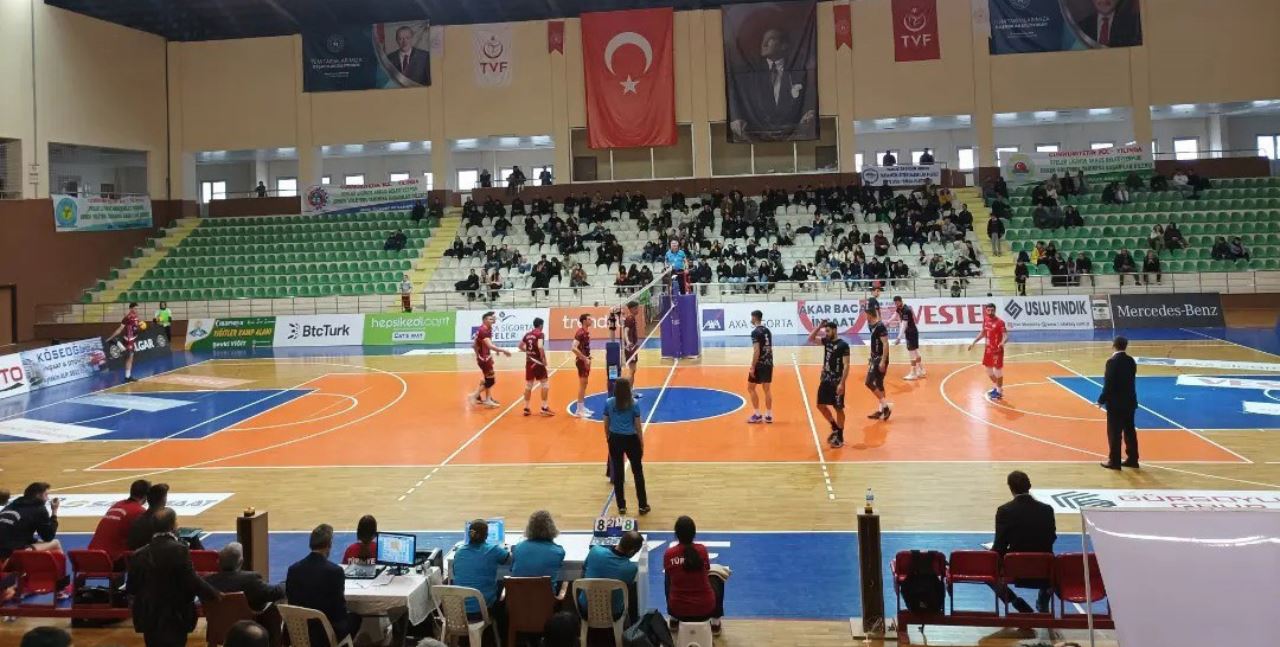 Akkuş Belediyespor Develi Belediyesporla yaptığı maçtan 3-1 galip ayrıldı