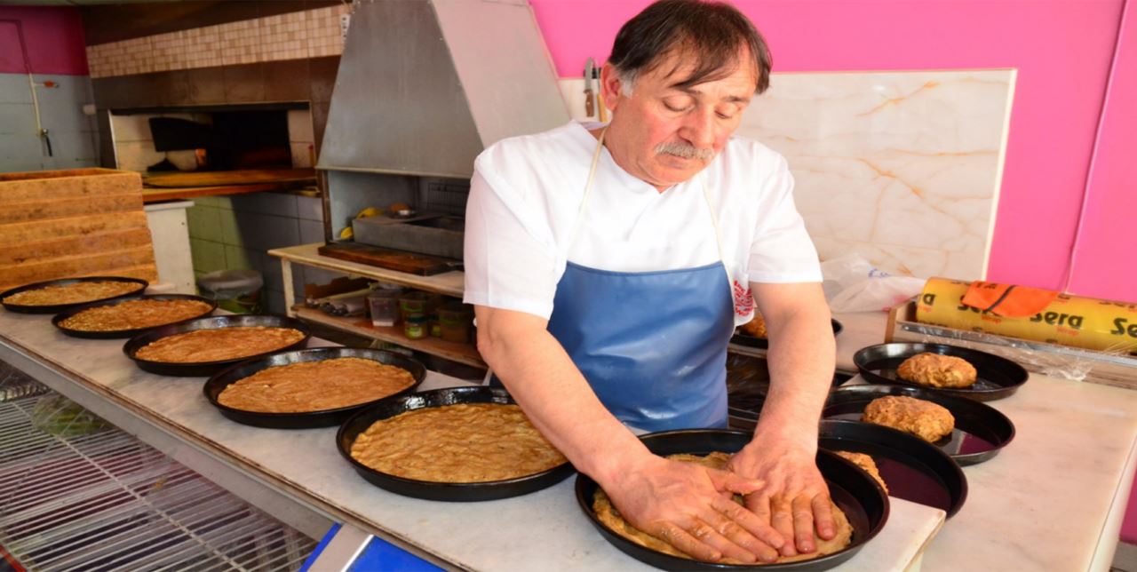 Ramazan ayının özel tatlısı tahinli pide