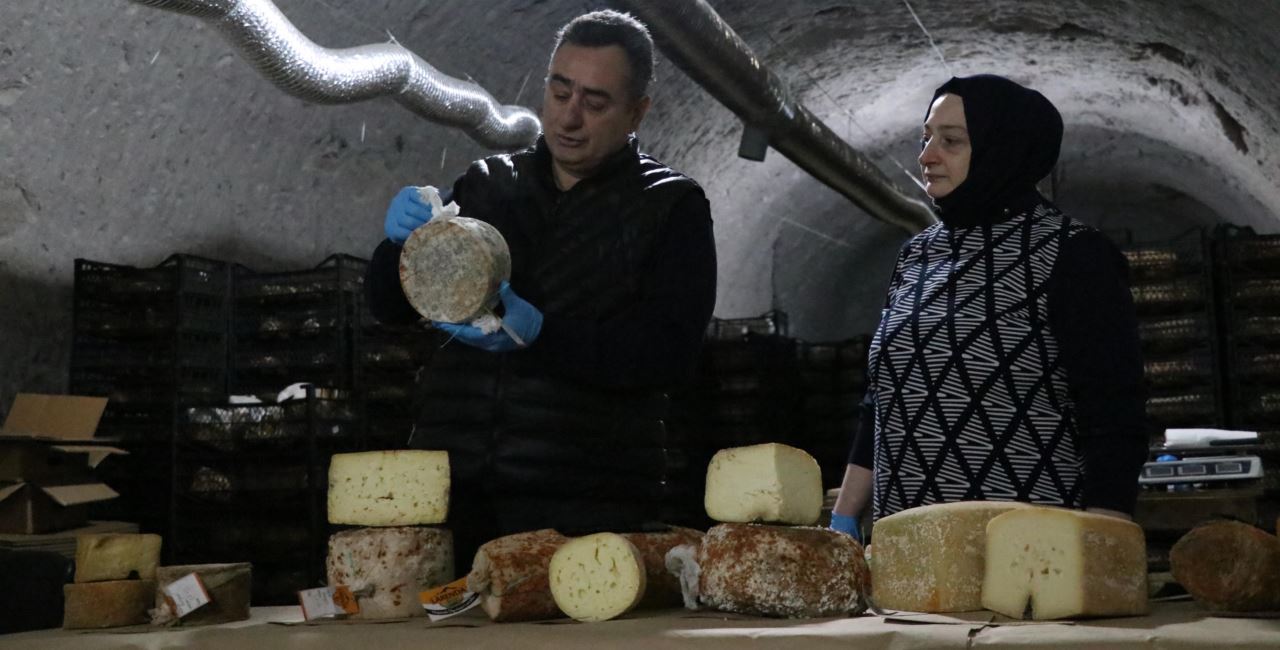 Kayadan oyma depolarda olgunlaştırılan peynirler yabancıların da ilgisini çekiyor