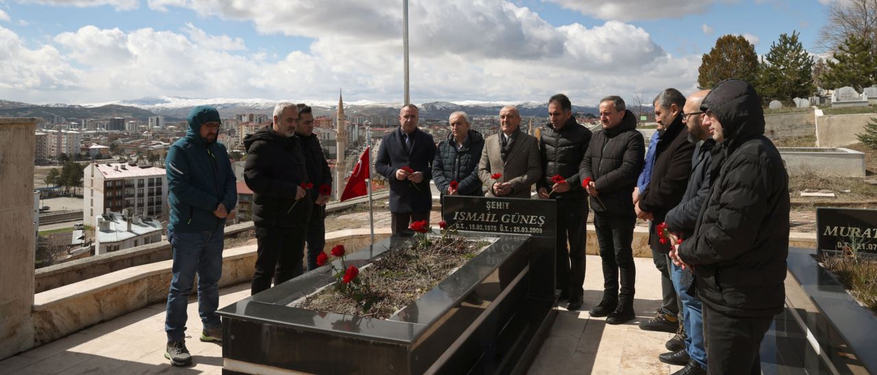 İsmail Güneş'i meslektaşları kabri başında andı