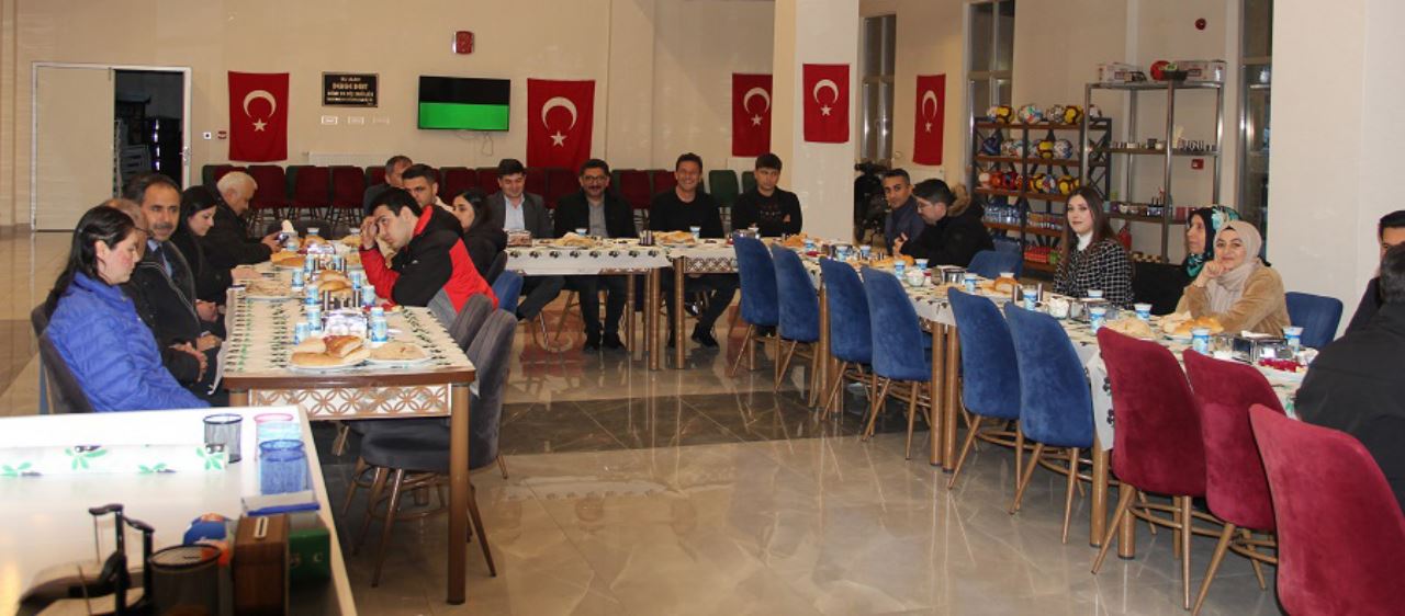 Yalıhüyük'te görevli kamu çalışanları iftarda bir araya geldi