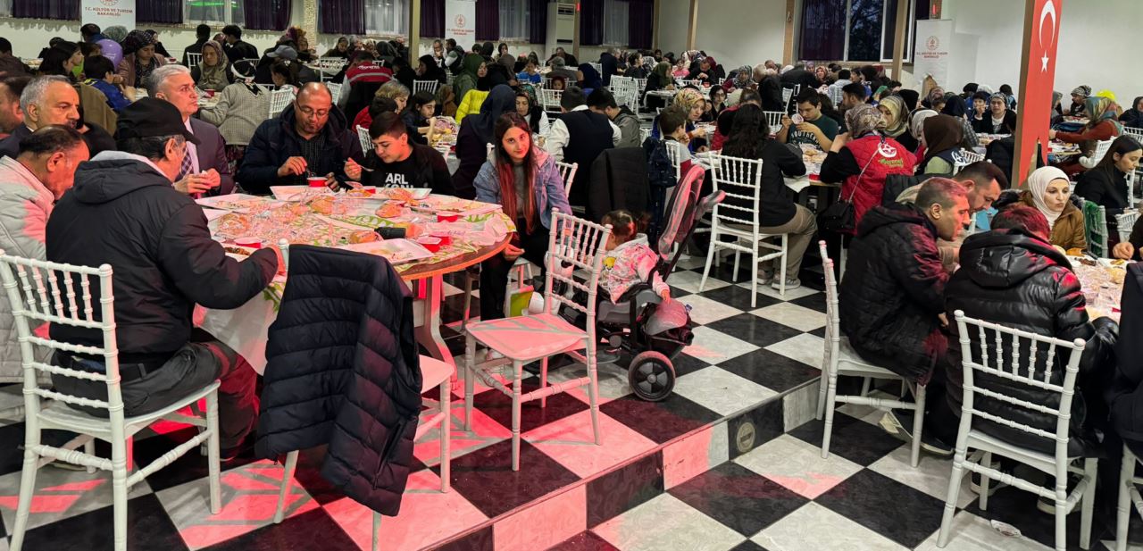 Vakıflar Bölge Müdürlüğü, Aksaray'da iftar programı organize etti