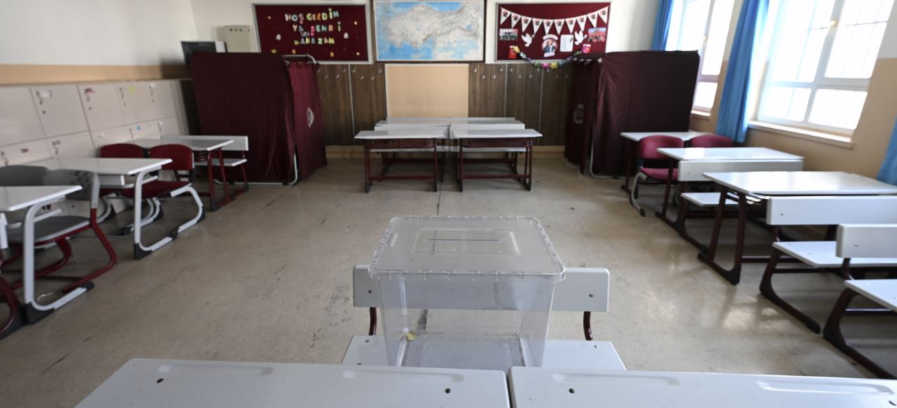 Oy kullanılacak okullarda seçim hazırlıkları tamamlandı