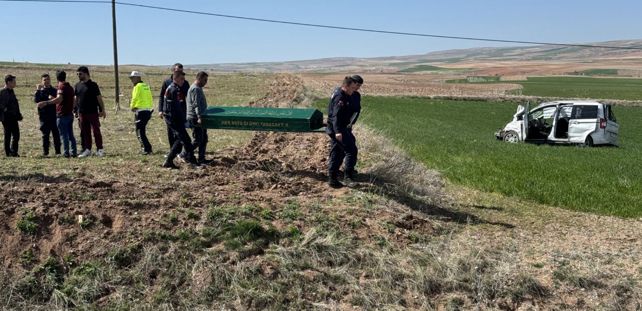 Oy vermeye giderken kazada hayatını kaybetti