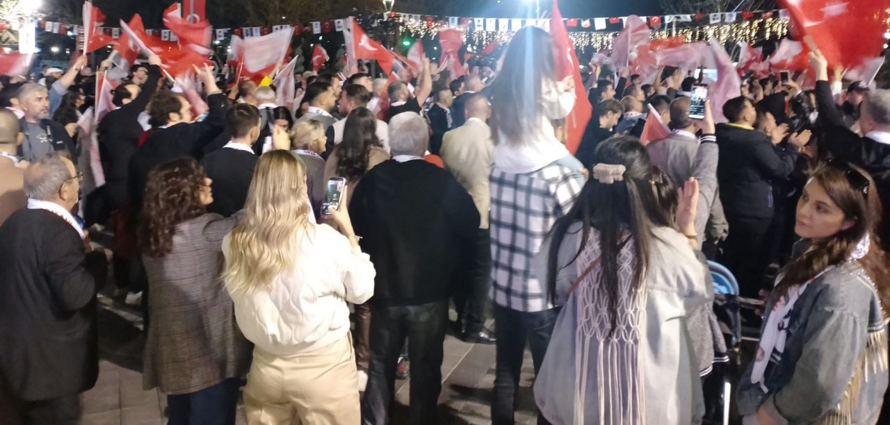 Ankara'da Mansur Yavaş destekçilerinin kutlaması erken başladı