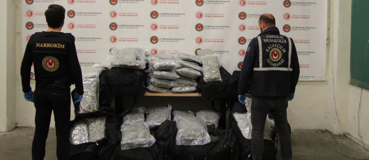 Gümrük Kapısındaki operasyonda 220 kilogram uyuşturucu ele geçirildi