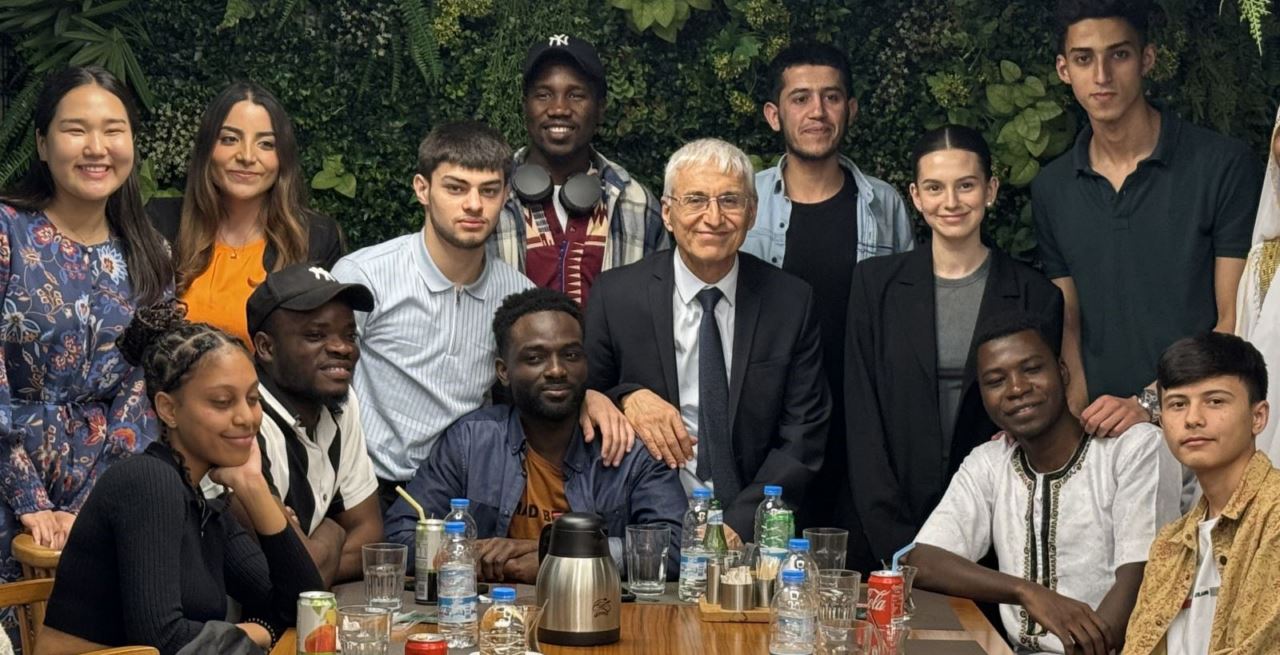 Rektör Prof.Dr. Adnan Özcan, iftar yemeğinde uluslararası öğrencilerle  buluştu