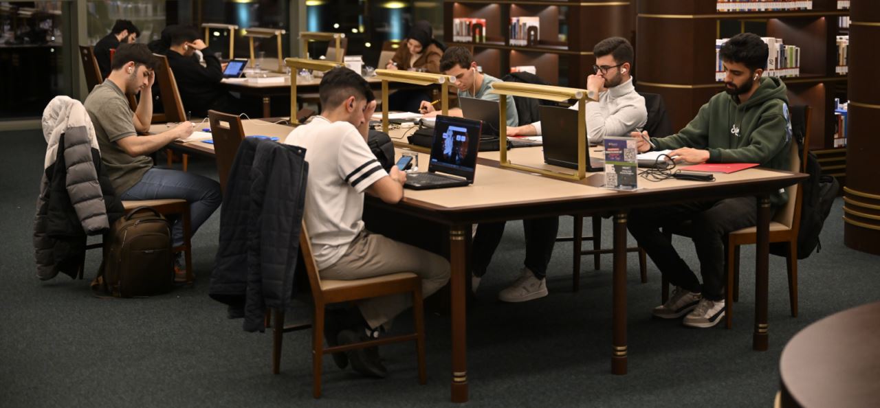 Öğrenciler sahurda da Cumhurbaşkanlığı Millet Kütüphanesinde