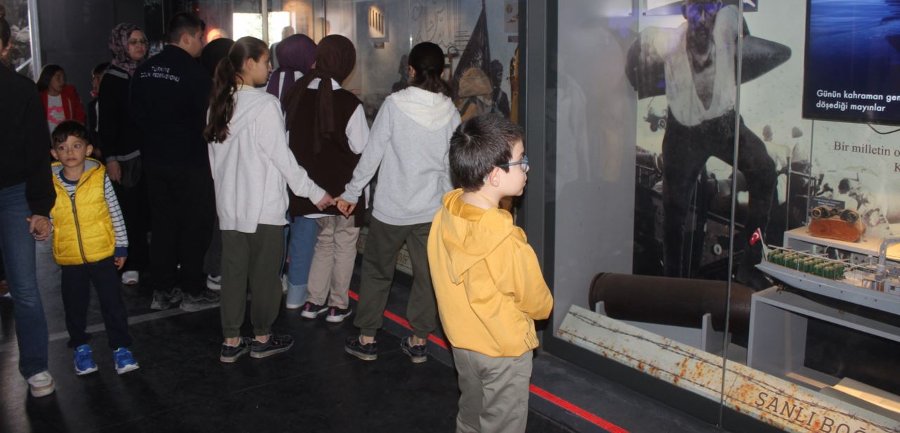 Çanakkale Savaşları Mobil Müze Tırı Karapınar'da ziyaretçilerini ağırladı