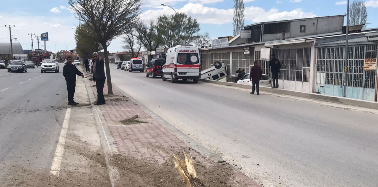 Konya’da hafif ticari aracın takla attığı kazada sürücü yaralandı