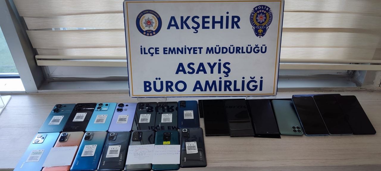 Konya’daki operasyonda kaçak cep telefonları ele geçirildi