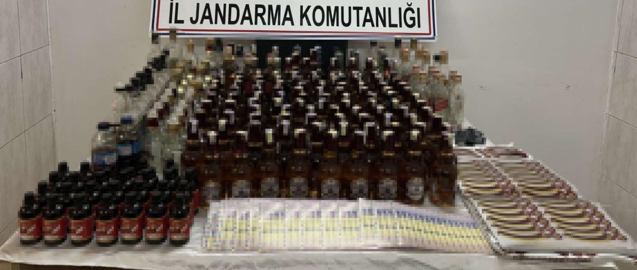 Jandarma ekipleri kaçak alkol operasyonunda birçok materyal ele geçirdi