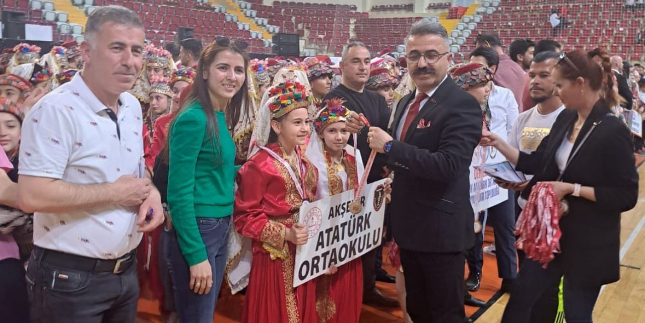 Akşehir Halk Oyunları Ekibi Türkiye finallerine katılmaya hak kazandı