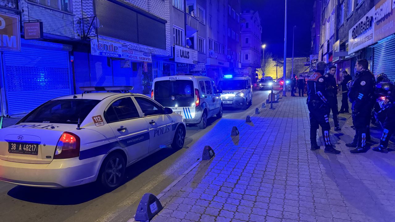 Kayseri'de iki grup arasındaki bıçaklı kavgada 2 kişi yaralandı
