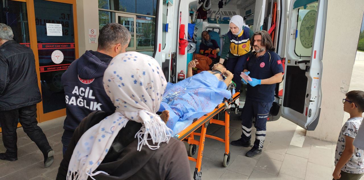 Konya'da çapa makinesine uzuvlarını kaptıran anne ve oğul hastaneye kaldırıldı