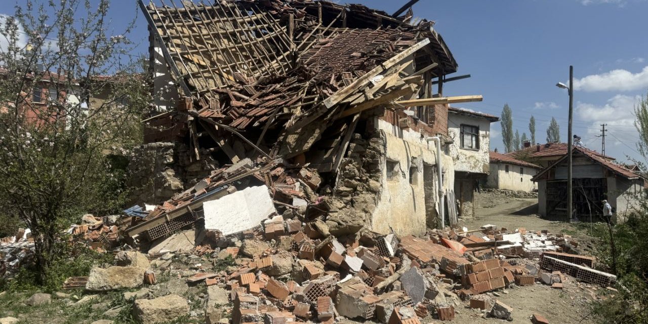 Yozgat'ta depremden etkilenen ilçe ve köylerde hasar tespit çalışmaları devam ediyor