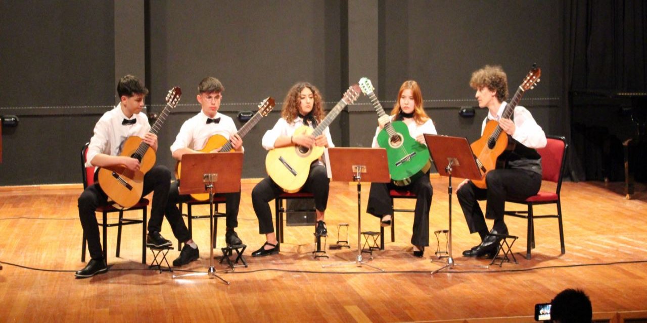Güzel Sanatlar Lisesi öğrencileri Gitar Şenliği'nde bir araya geldi
