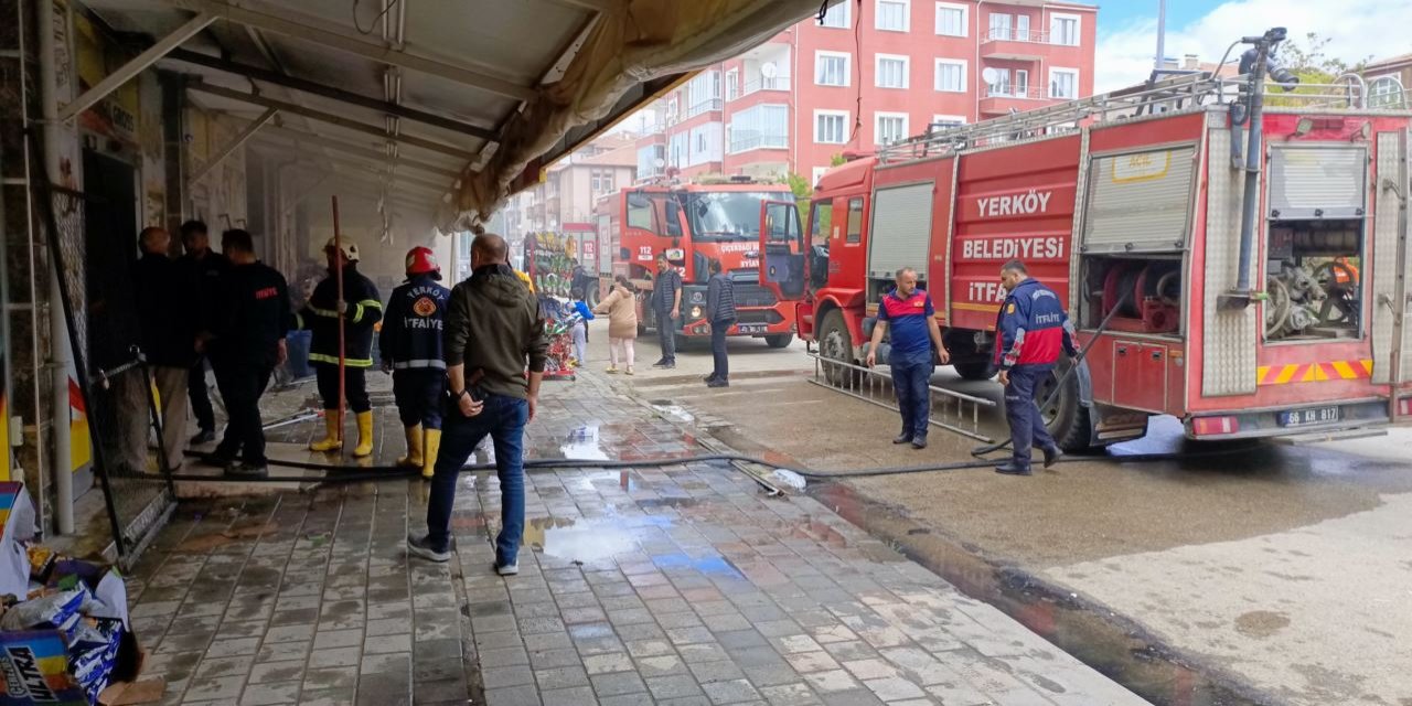 Yerköy'deki market yangını hasara neden oldu