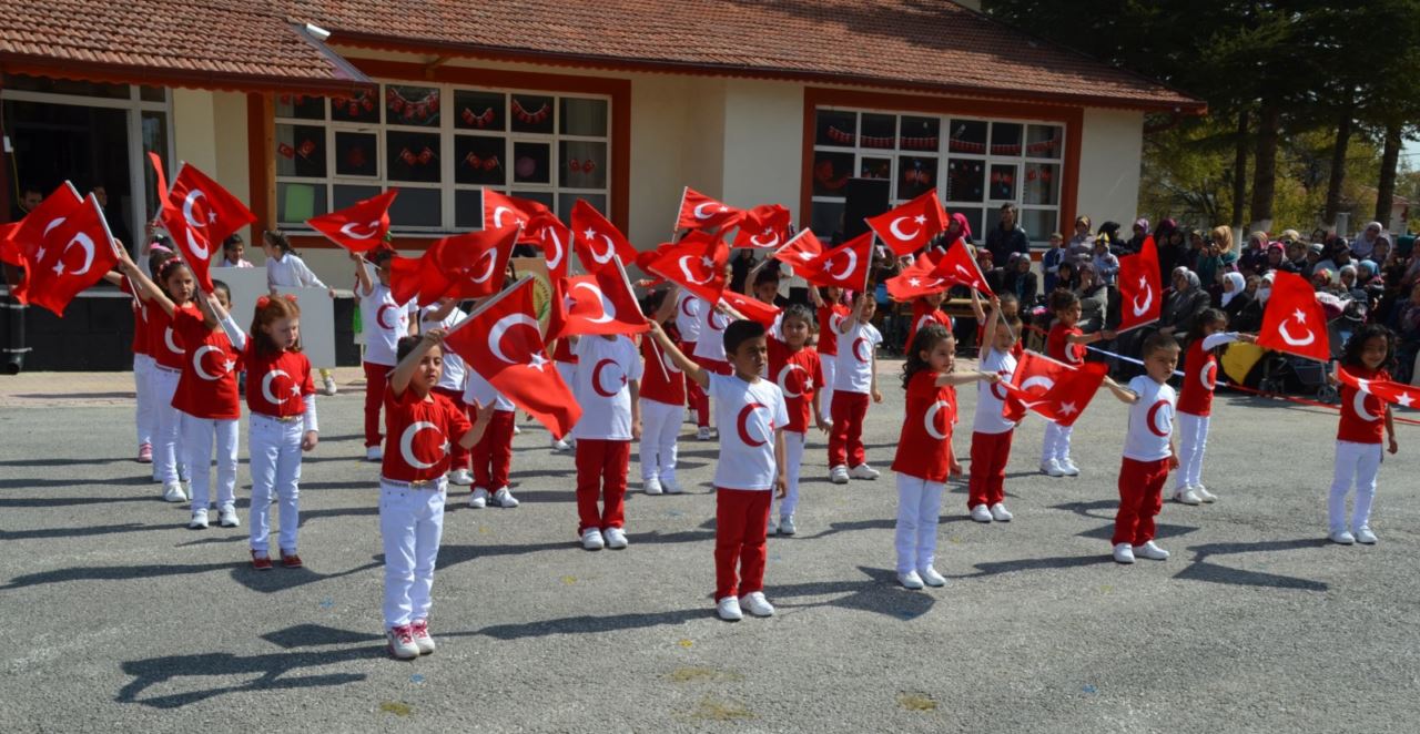 Atatürk’ün çocuklara armağanı 23 Nisan Bayramı kutlanıyor