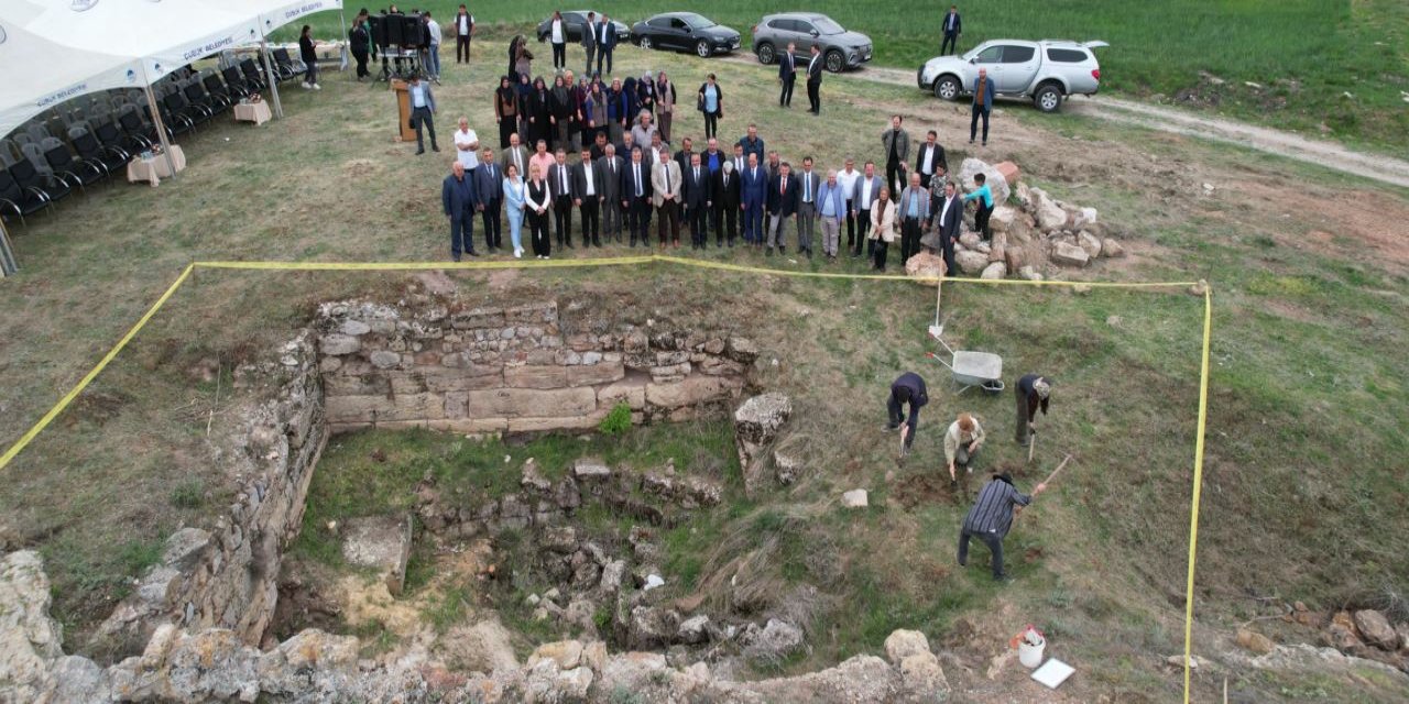 Tarihi Melikşah Hamamı'ndaki kazı çalışmalarına başlandı