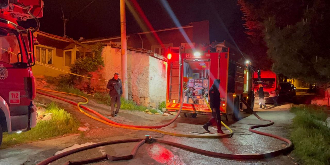 Tek katlı bir evde çıkan yangına müdahale edildi