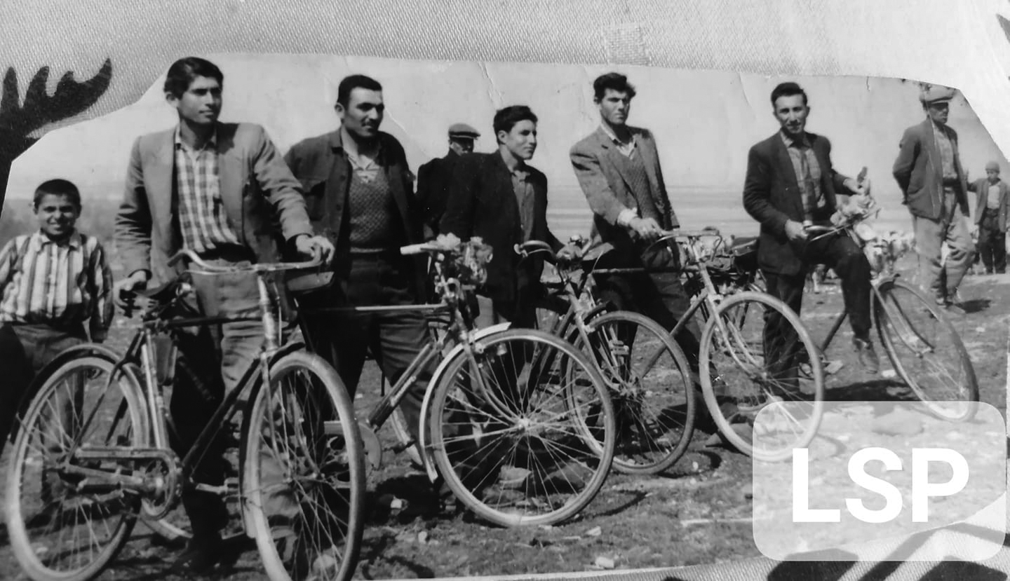 Bisikletlerin lüks olduğu 1960 lı yıllar... (LADİK)