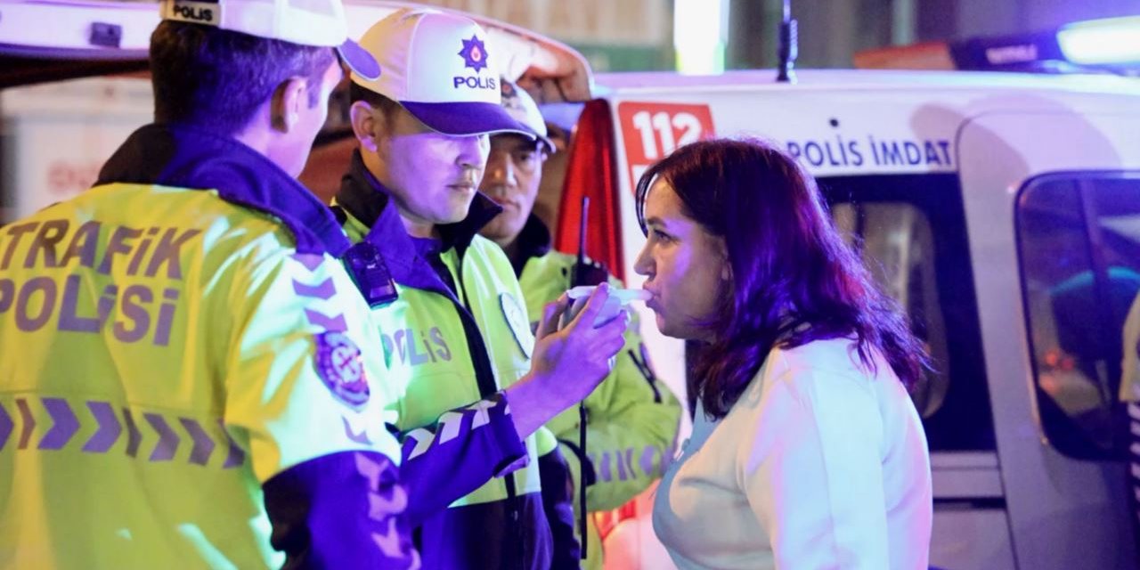 Polisin ''dur'' ihtarına uymayan kadın sürücüyle imtihanı kameralara yansıdı