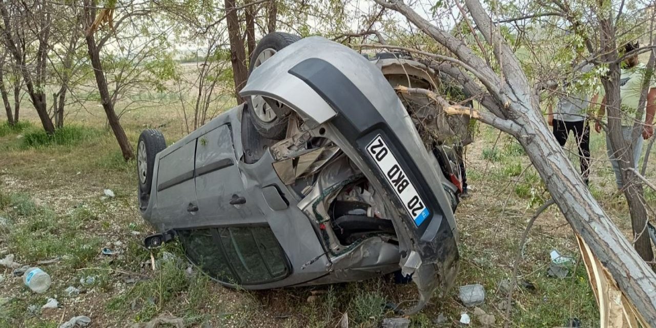Konya'da lastiği patlayan araç takla attı. Kazada 4 kişi yaralandı