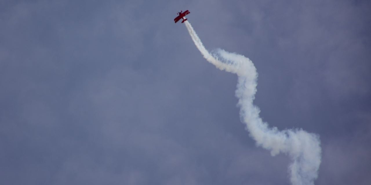 Akrobasi pilotundan "Amatör ve Sportif Havacılık Sempozyumu"nda özel gösteri
